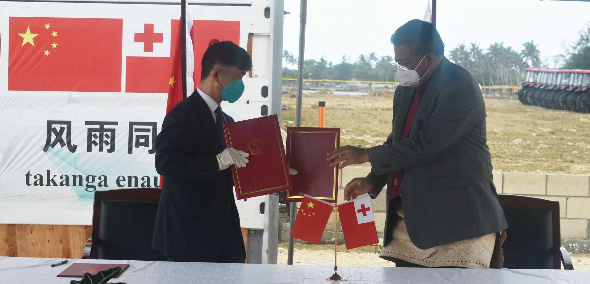 Hon Poasi Tei receives PRC’s contributions