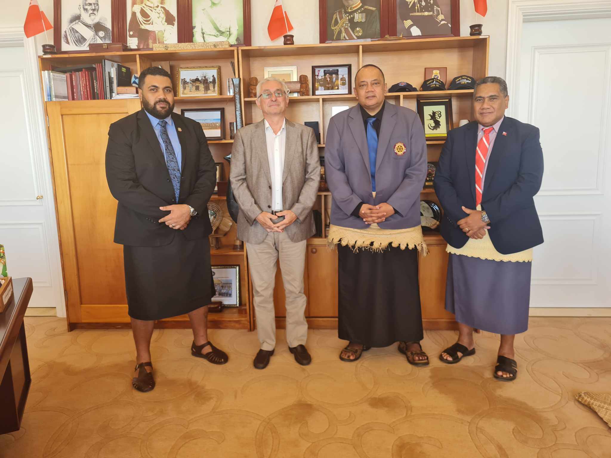 Prime Minister receives courtesy visit from IUCN Director General