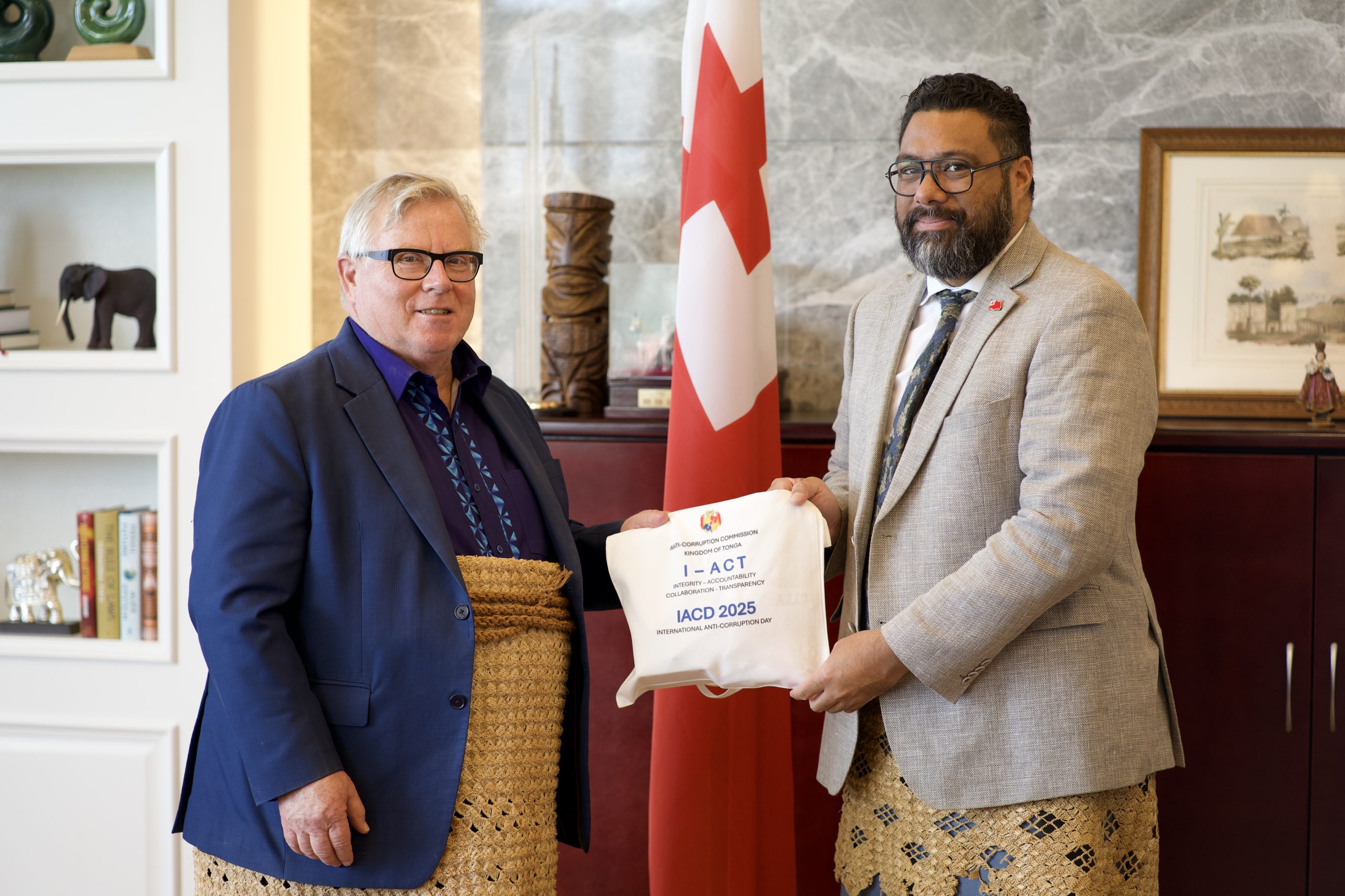 The Anti-Corruption Commissioner, Mr Chris LaHatte, paid a courtesy call on Prime Minister Lord Fakafanua