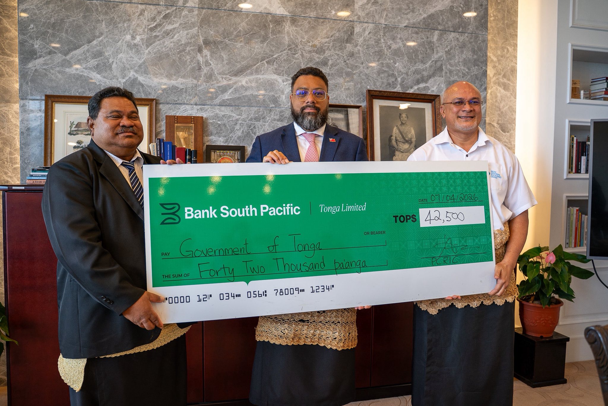 Mr ‘Aholotu Palu, the CEO of the Pacific Catastrophe Risk Insurance Company (PCRIC) presented Prime Minister Lord Fakafanua with a cheque valued at TOP 42,500